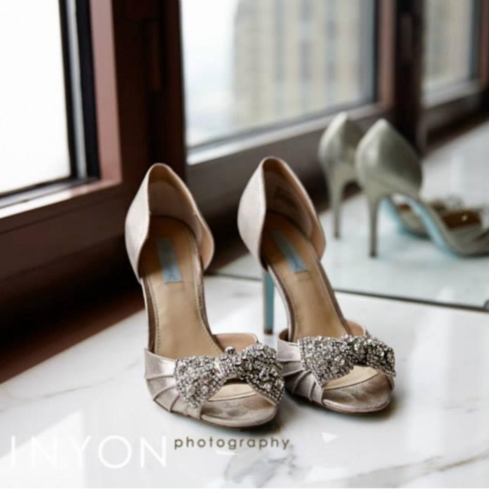 Blue by Betsey Johnson, Crystal Bow Pumps, Size 9
